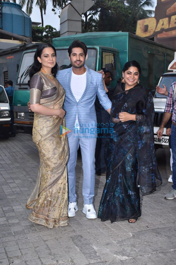 photos kangana ranaut jassie gill and others grace the trailer launch of panga 8
