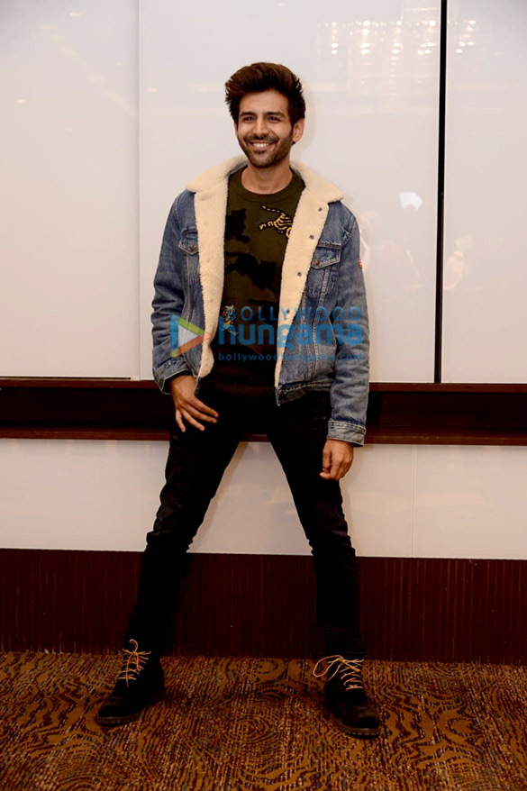 photos kartik aaryan ananya panday and bhumi pednekar snapped promoting their film 5