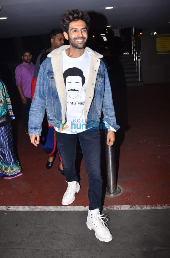 photos kartik aaryan ananya panday and others snapped at the airport 2