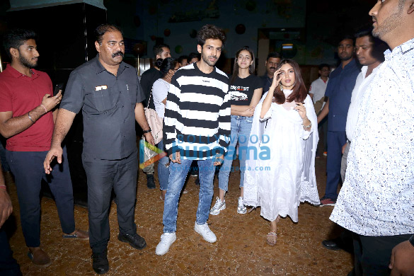 Photos: Kartik Aaryan, Bhumi Pednekar and Ananya Pandey spotted promoting ‘Pati Patni Aur Woh’ at Gaiety Galaxy Photos: Kartik Aaryan, Bhumi Pednekar and Ananya Pandey spotted promoting ‘Pati Patni Aur Woh’ at Gaiety Galaxy