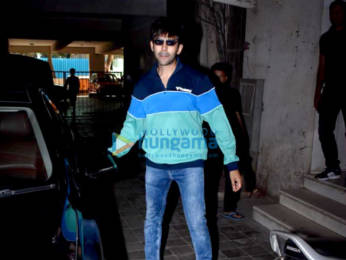 Photos: Kartik Aaryan snapped at a dance class in Andheri