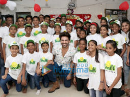 Photos: Kartik Aaryan snapped celebrating Christmas with the kids at Shed Organization