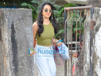 Photos: Kiara Advani spotted at Kromakay salon in Juhu