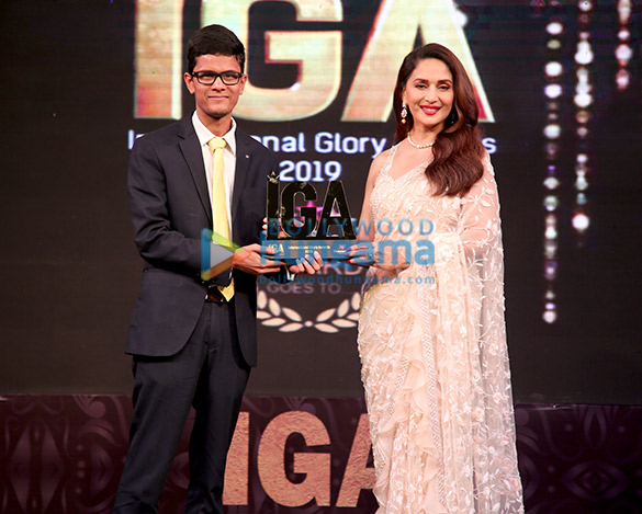 photos madhuri dixit attends international glory awards 2019 4