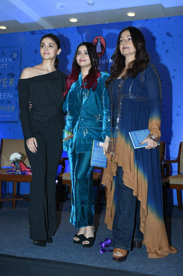 photos mahesh bhatt soni razdan alia bhatt and pooja bhatt grace the launch of shaheen bhatts debut book 2