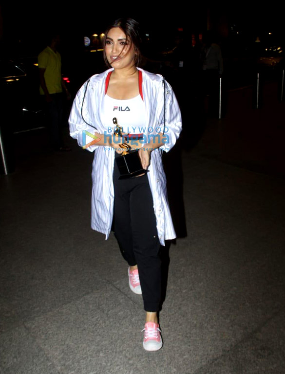 photos salman khan bhumi pednekar and evelyn sharma snapped at the airport 2