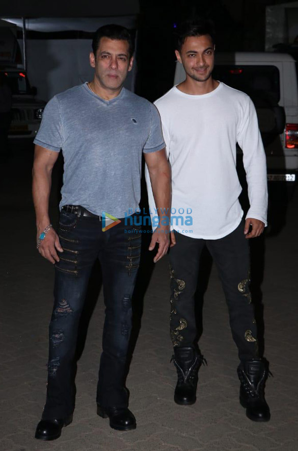 photos salman khan sonakshi sinha saiee manjrekar and others snapped promoting dabangg 3 at mehboob studios 2