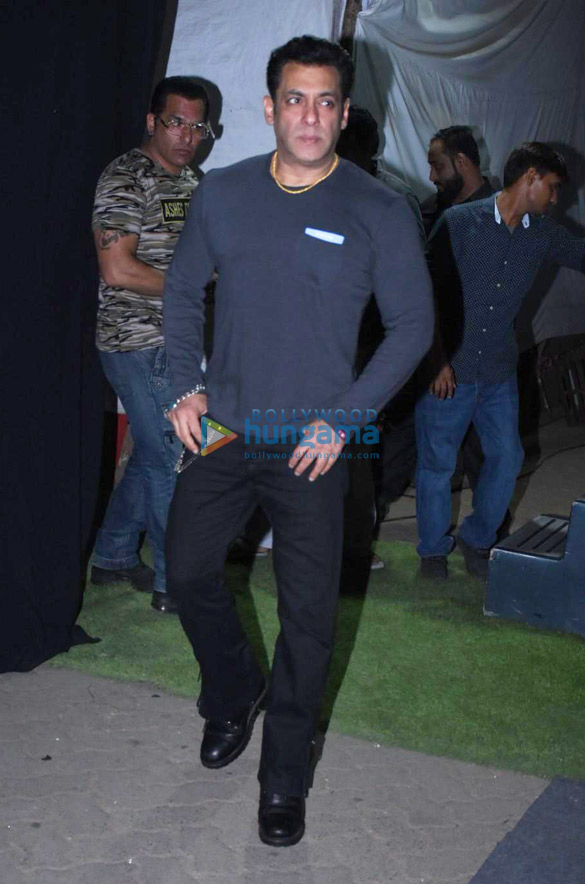 photos salman khan and sonakshi sinha snapped at mehboob studio in bandra 3
