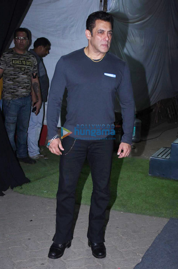 photos salman khan and sonakshi sinha snapped at mehboob studio in bandra 4
