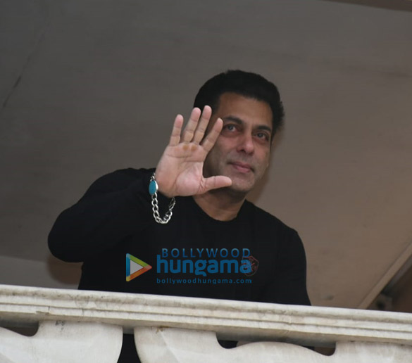 photos salman khan greets fans from his residence in bandra 4