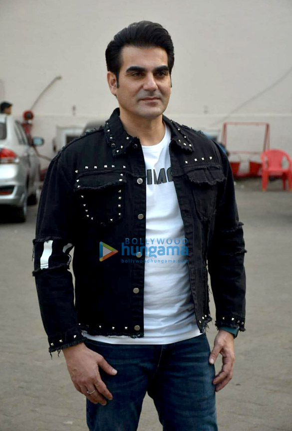 photos sonakshi sinha and arbaaz khan snapped promoting dabangg 3 at mehboob studios 1