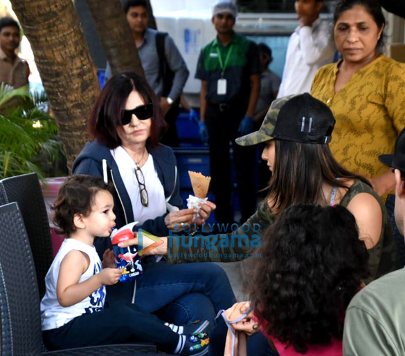 photos sunny leone and daniel weber snapped at an ice cream parlor in juhu 3