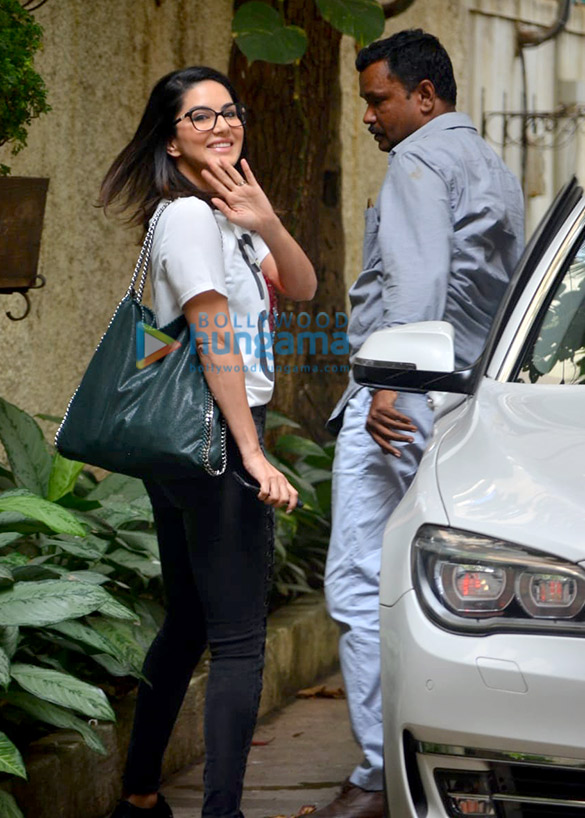 photos sunny leone and daniel weber snapped in mumbai 1