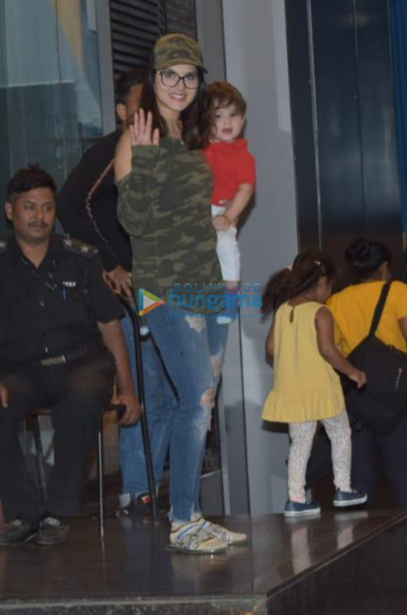 photos sunny leone snapped with her kids 3 3