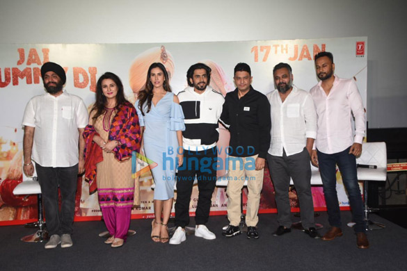 Photos: Sunny Singh Nijjar, Sonnalli Seygall and others grace the trailer launch of Jai Mummy Di Photos: Sunny Singh Nijjar, Sonnalli Seygall and others grace the trailer launch of Jai Mummy Di