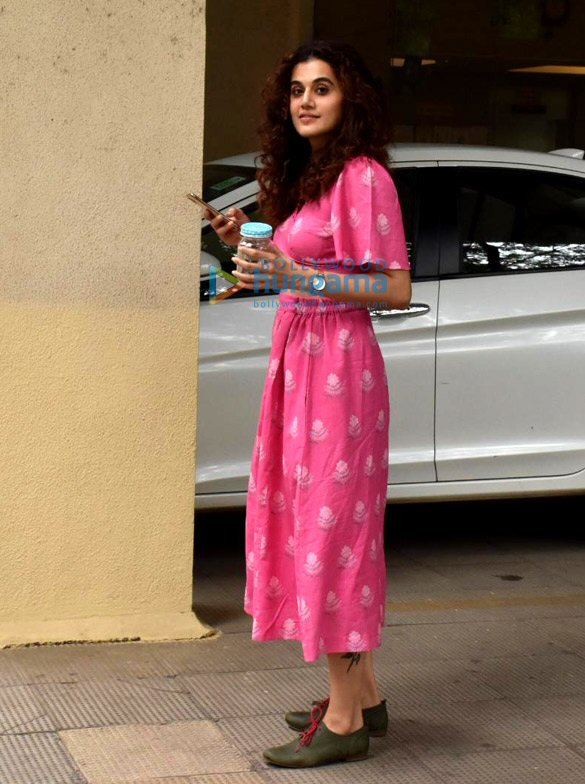 photos taapsee pannu snapped in andheri 6