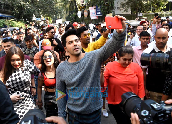 photos varun dhawan shraddha kapoor nora fatehi and others grace the trailer launch of street dancer 3d 2