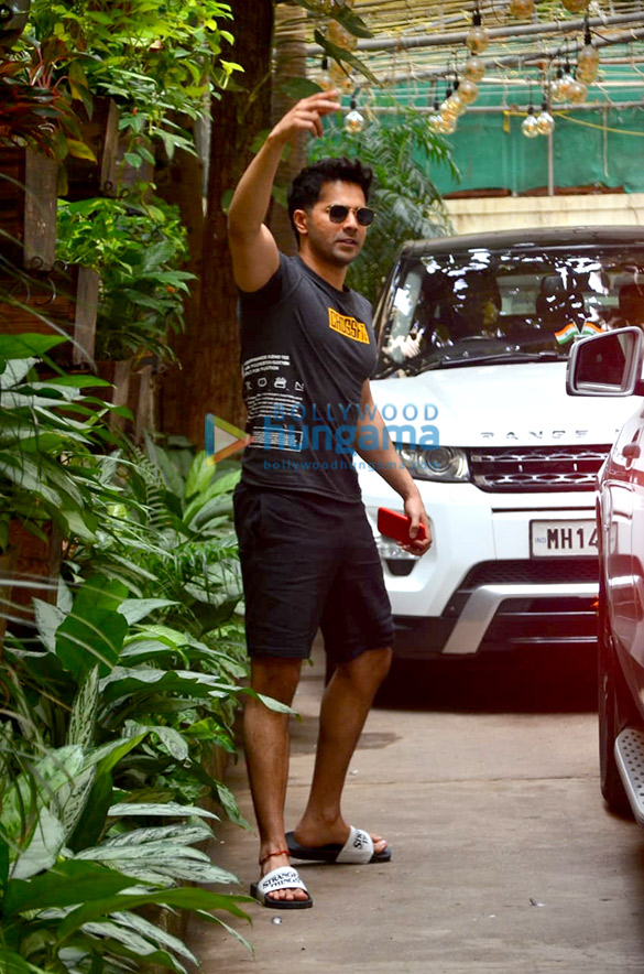 photos varun dhawan snapped at pooja entertainments office today 1