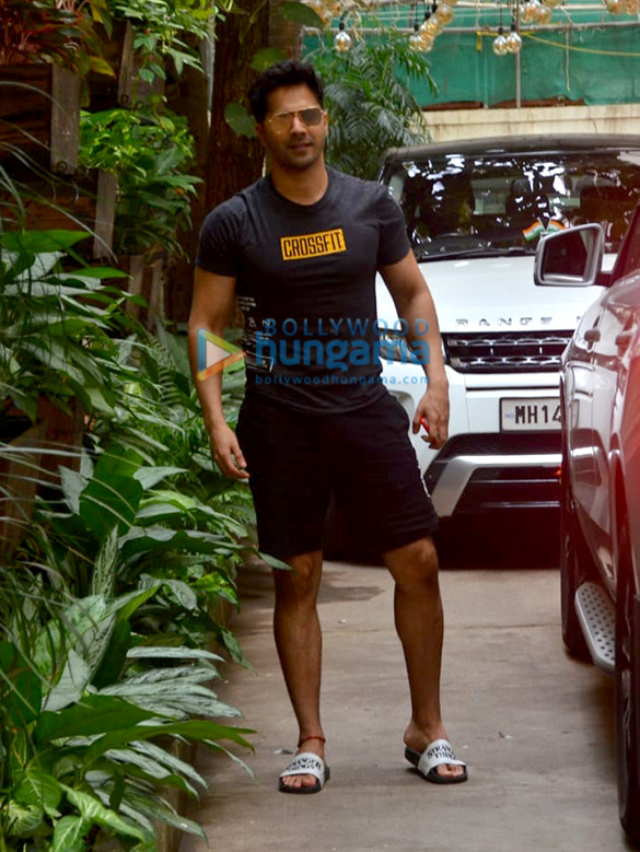 photos varun dhawan snapped at pooja entertainments office today 2