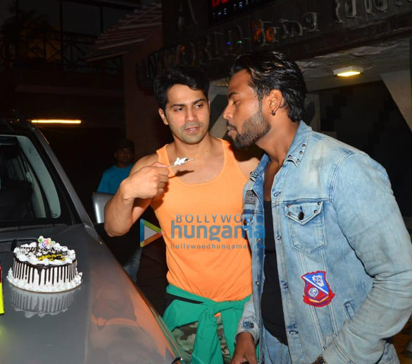 photos varun dhawan snapped at the gym in juhu 1 3