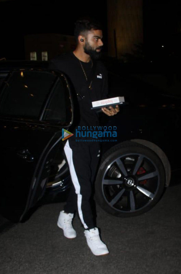 photos vidya balan virat kohli and others snapped at the airport 3