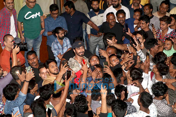 photos vidyut jammwal and vipul amrutlal shah visit gaiety galaxy to promote commando 3 2