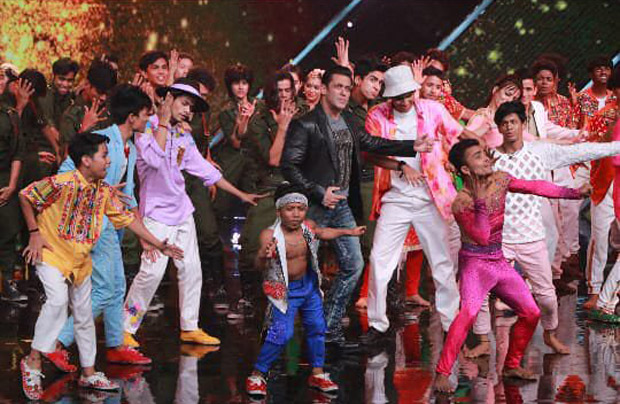 Salman Khan recreates 'O O Jaane Jaana' and 'Jeene Ke Hain Chaar Din' and it is nostalgic (watch video) 