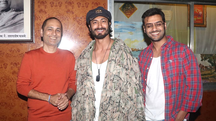 Vidyut Jammwal Visit’s Gaiety Galaxy Theater For Live Reaction Of Film Commando 3
