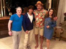 Shah Rukh Khan parties with Raveena Tandon and Ravi Shastri at his Alibaug home, see photo