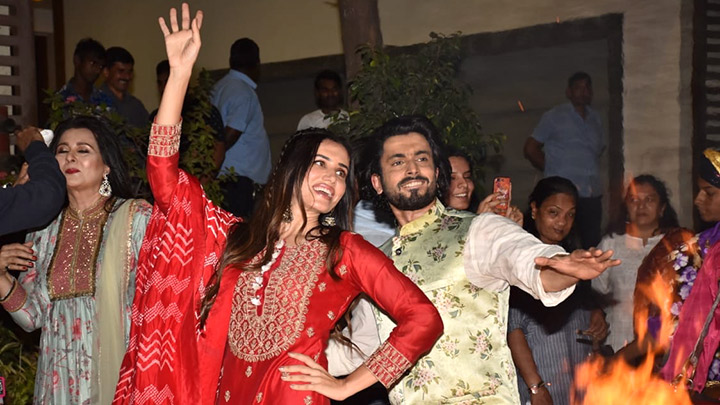 Jai Mummy Di | Poonam Dhillon, Sunny Singh and Sonnalli Seygall Celebrate Lohri | Part 2