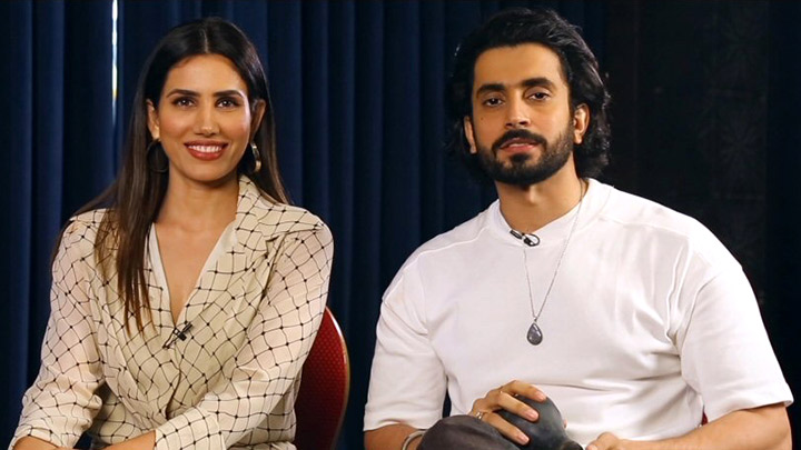 LOL – Sunny Singh Nijjar PULLS Sonnalli Seygall’s leg in this Interview | Jai Mummy Di | Luv Ranjan LOL – Sunny Singh Nijjar PULLS Sonnalli Seygall’s leg in this Interview | Jai Mummy Di | Luv Ranjan
