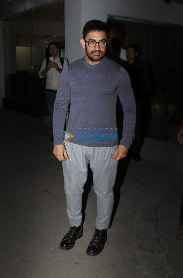 Photos: Aamir Khan snapped in Juhu Photos: Aamir Khan snapped in Juhu