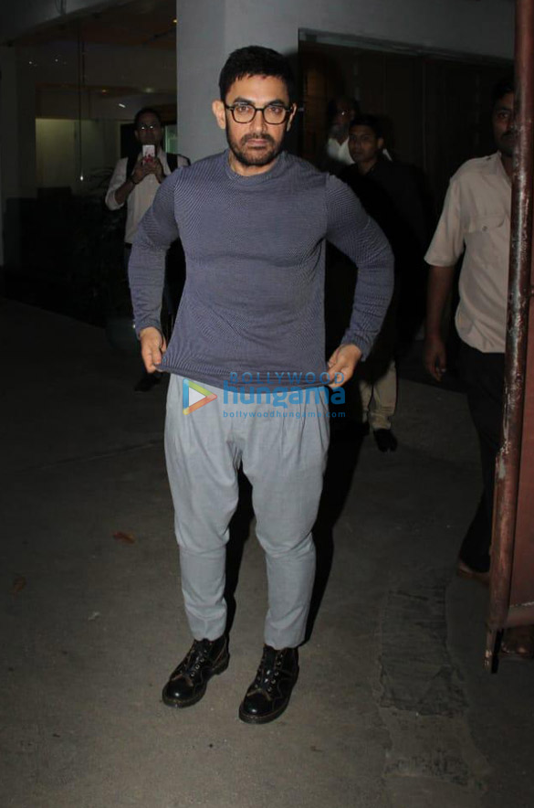 photos aamir khan snapped in juhu 4