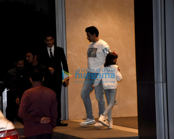 photos aishwarya rai bachchan aaradhya bachchan and abhishek bachchan spotted after dinner in bandra 2