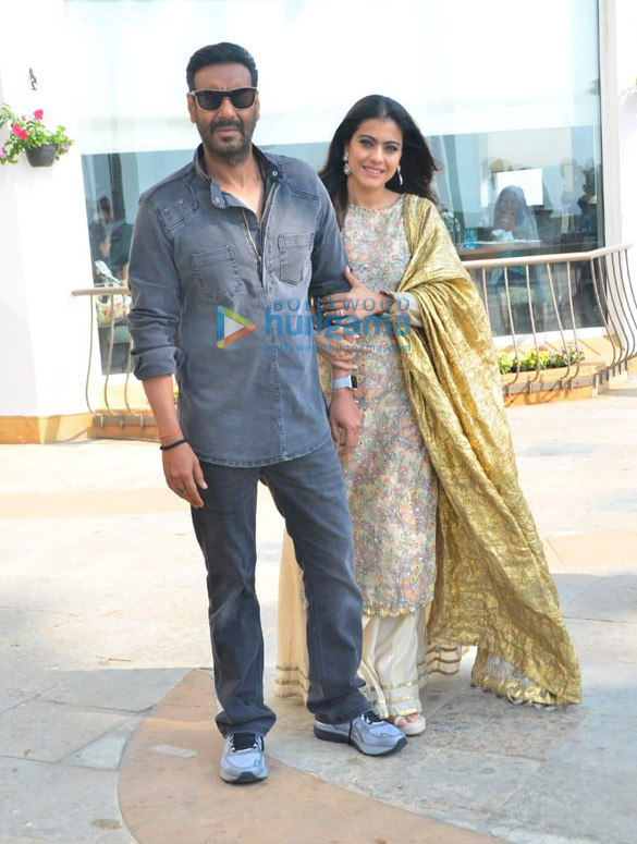 photos ajay devgn and kajol snapped at san and sand promoting the film tanhaji the unsung warrior 1