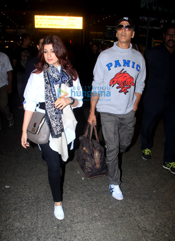 Photos: Akshay Kumar, Twinkle Khanna, Ranbir Kapoor and others snapped at the airport Photos: Akshay Kumar, Twinkle Khanna, Ranbir Kapoor and others snapped at the airport