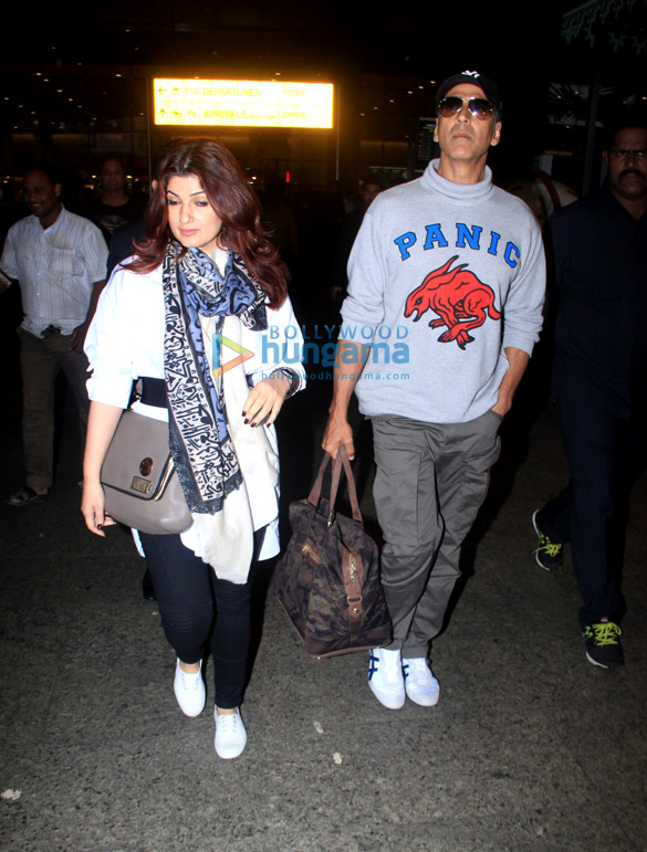 photos akshay kumar twinkle khanna ranbir kapoor and kajol snapped at the airport 4