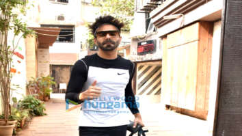 Photos: Aparshakti Khurana and Janhvi Kapoor snapped in Juhu