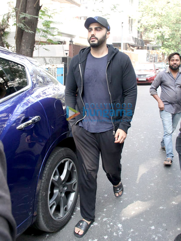 Photos: Arjun Kapoor spotted at Anshuka Yoga in Bandra Photos: Arjun Kapoor spotted at Anshuka Yoga in Bandra