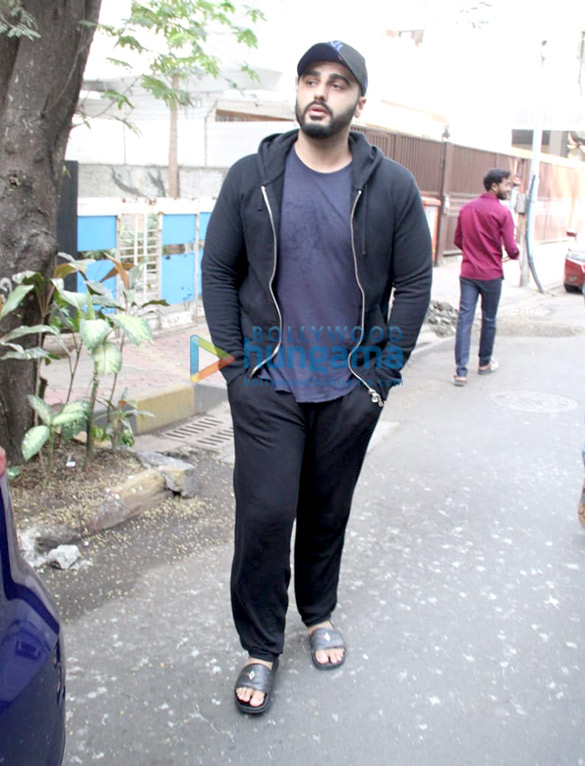 photos arjun kapoor spotted at anshuka yoga in bandra 2