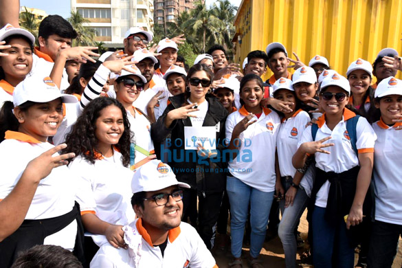 Photos: Bhumi Pednekar snapped participating in the Beach Cleanup drive in Juhu