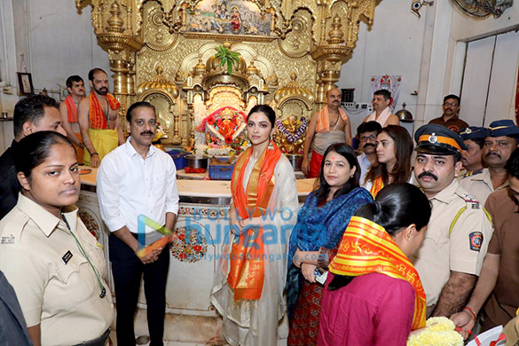 photos deepika padukone snapped at siddhivinayak templ1
