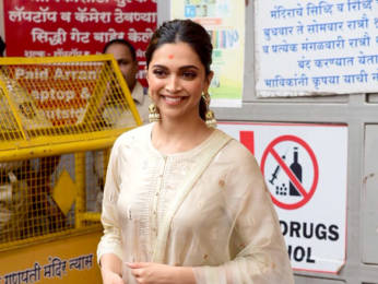 Photos: Deepika Padukone snapped at Siddhivinayak temple