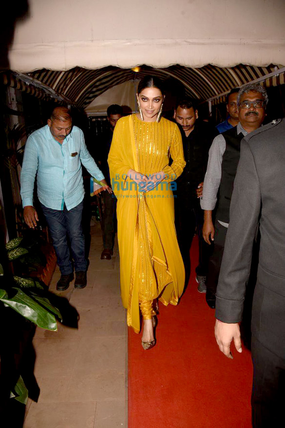 photos deepika padukone snapped inauguration of photo exhibition 6