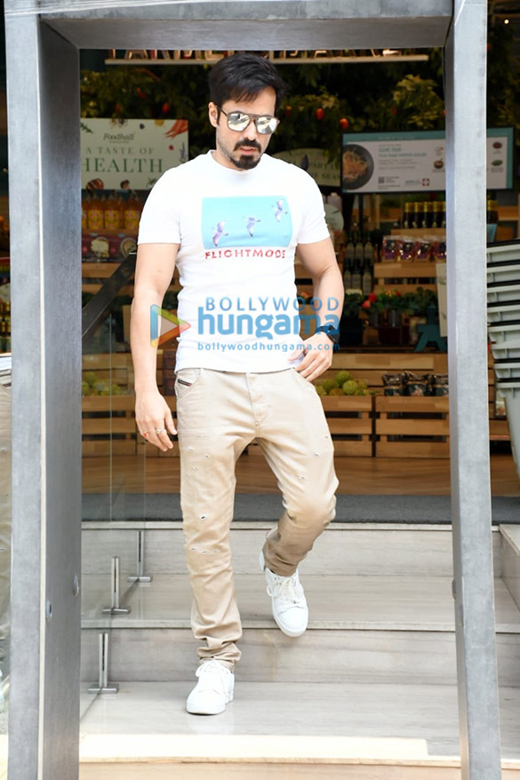 Photos: Emraan Hashmi spotted at Foodhall in Bandra Photos: Emraan Hashmi spotted at Foodhall in Bandra