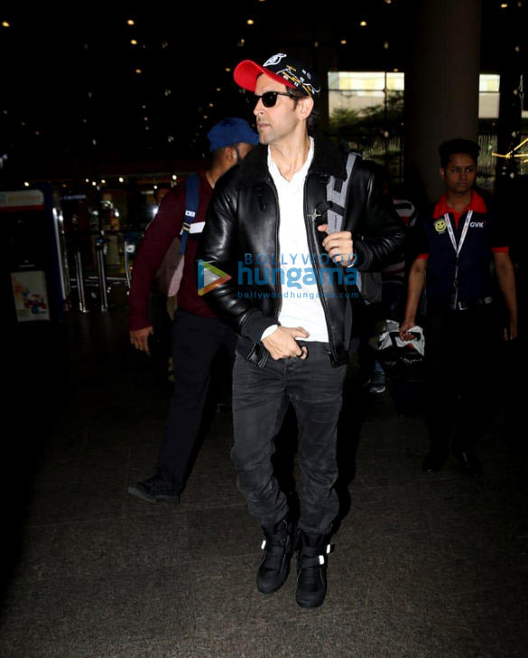 photos hrithik roshan rakesh roshan and others snapped at the airport 2