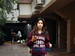 Photos: Janhvi Kapoor snapped in Juhu