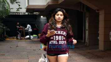 Photos: Janhvi Kapoor snapped in Juhu