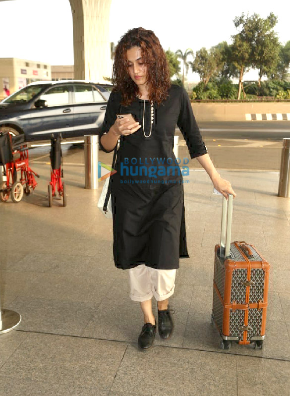 photos kajol taapsee pannu and sonal chauhan snapped at the airport 2