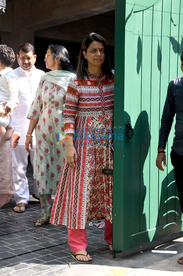 photos kangana ranaut and her family snapped at her new office in pali hill 5